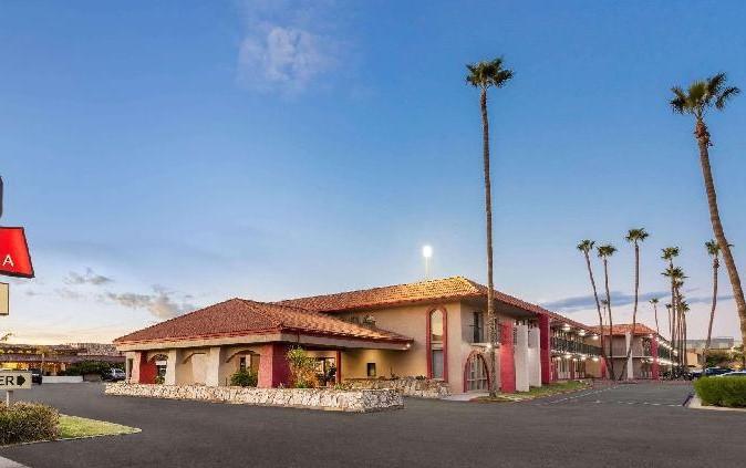 Ramada By Wyndham Mesa Downtown Hotel Exterior photo